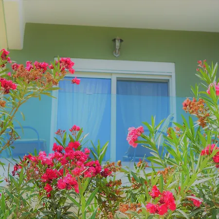 Anelia Boutique & فاليراكي