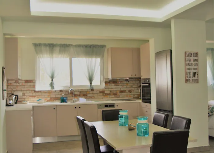 Anelia Boutique & فاليراكي