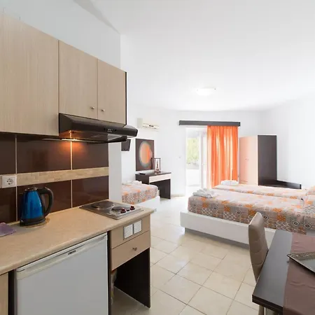 Anelia Boutique & פליראקי