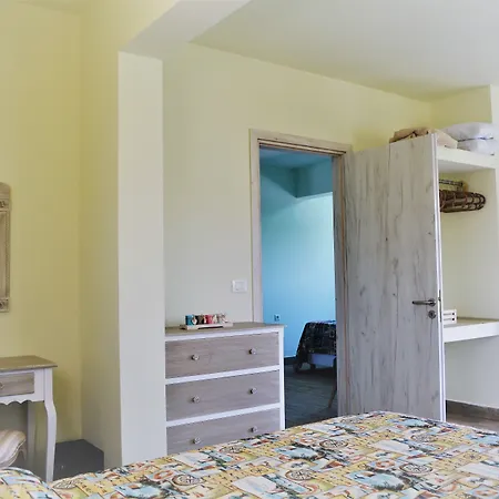 Anelia Boutique & מלון דירות פליראקי