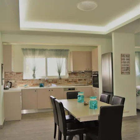 Anelia Boutique & פליראקי