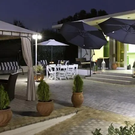 Anelia Boutique & פליראקי